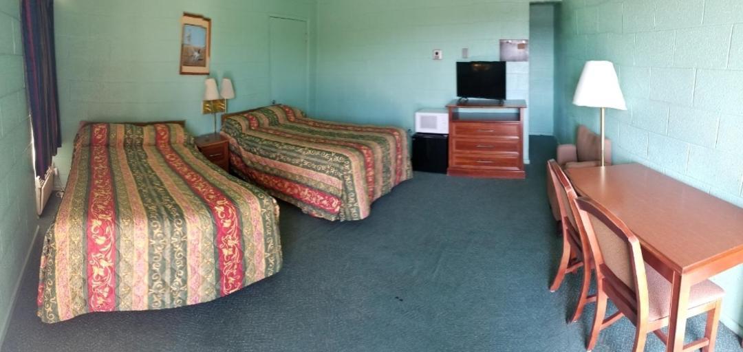 Holiday Host Motel Sonora Buitenkant foto