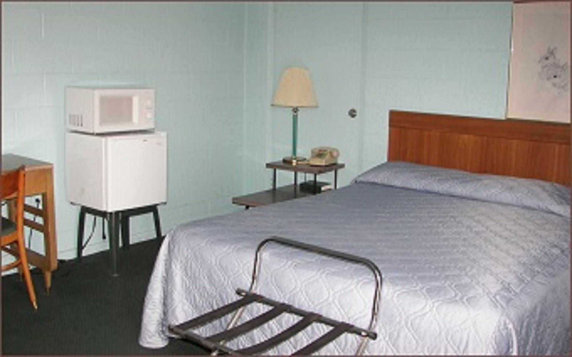 Holiday Host Motel Sonora Buitenkant foto