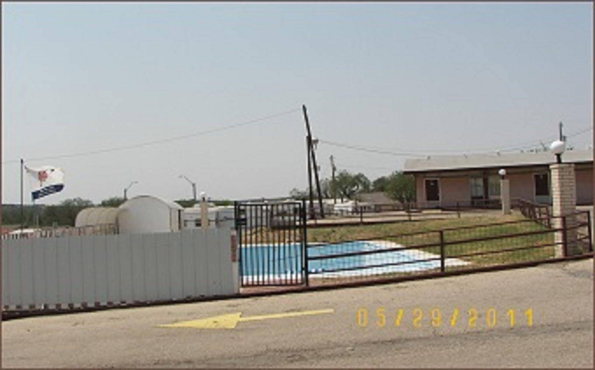 Holiday Host Motel Sonora Buitenkant foto